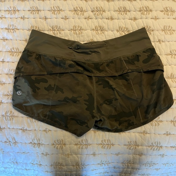 Lululemon speed up shorts, green camo, size 8 - Picture 2 of 3